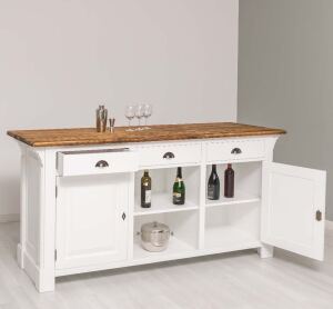 Großer Tresen Salzburg im Landhausstil gewachst