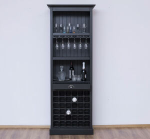 Schmales Weinregal im Landhausstil gewachst