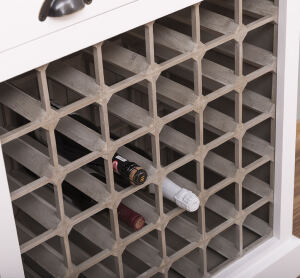 Schmales Weinregal im Landhausstil gewachst
