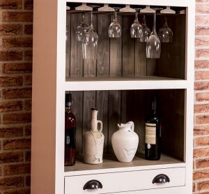 Schmales Weinregal im Landhausstil gewachst
