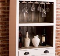 Schmales Weinregal im Landhausstil gewachst