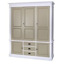 Großer Kleiderschrank Massivholz im Landhausstil