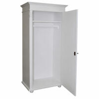 Schmaler romantischer Kleiderschrank im Landhausstil
