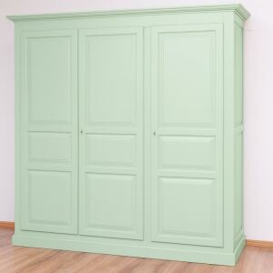 Massiver Kleiderschrank dreitürig in Landhausoptik