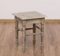 Rustikaler Hocker