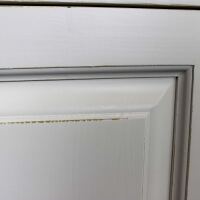 Wohnschrank im Landhausstil shabby chic altweiß