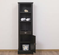 Schwarzer Hochschrank im Landhausstil