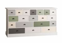 Bunte Apothekerkommode mit grünen Schubladen