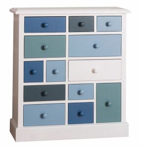 Blaue Schubladenkommode im Landhausstil