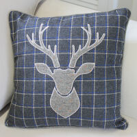 Kariertes Kissen im Landhausstil mit Hirsch 45x45 cm