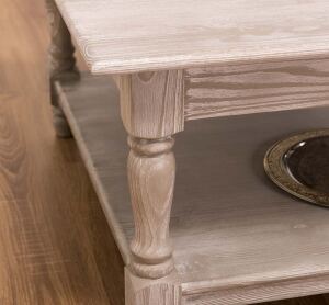 Tief gebürsteter Couchtisch Alois im Landhausstil