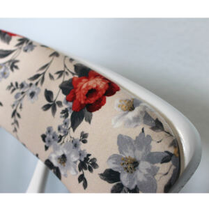 Weißer Schaukelstuhl mit großer Sitzfläche, Blümchen Design