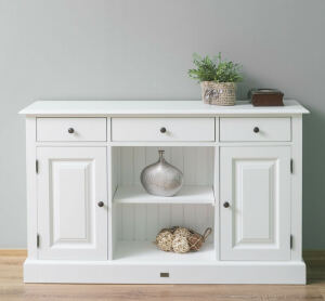 Weißes Sideboard im Landhausstil