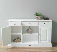 Weißes Sideboard im Landhausstil