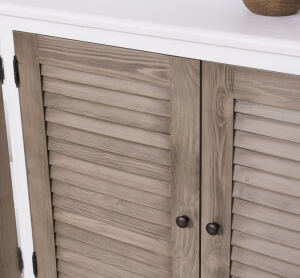 Weißes Landhaus-Sideboard mit Lamellentüren