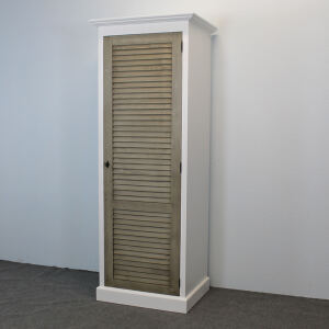 Schmaler Garderobenschrank mit Lamellentür