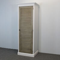 Schmaler Garderobenschrank mit Lamellentür
