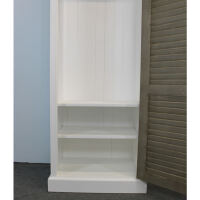Schmaler Garderobenschrank mit Lamellentür