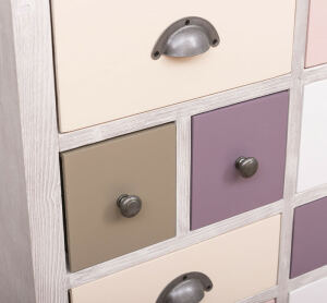 Vintage Apothekerschrank im Landhausstil rosa