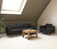 Quadratischer Massivholz Couchtisch mit Ablage - 70x70cm