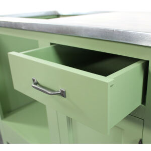 Grüner Backofenschrank mit Schublade im Landhausstil