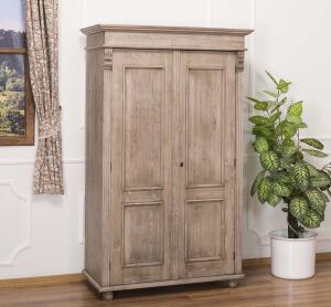 Rustikaler Kleiderschrank Massivholz im Landhausstil, graubraun
