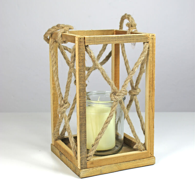 Windlicht aus recyceltem Holz