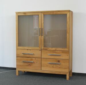 Moderne Vitrine mit Beleuchtung Wildeiche geölt