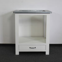 Weißer Backofenschrank mit Schublade im Landhausstil