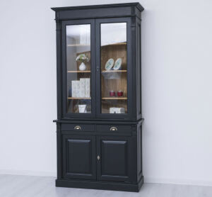 Schwarzer Vitrinenschrank im Landhausstil