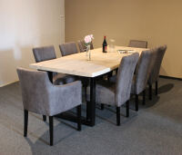 Baumkantentisch White Wash 240x100 mit 8 Stühlen