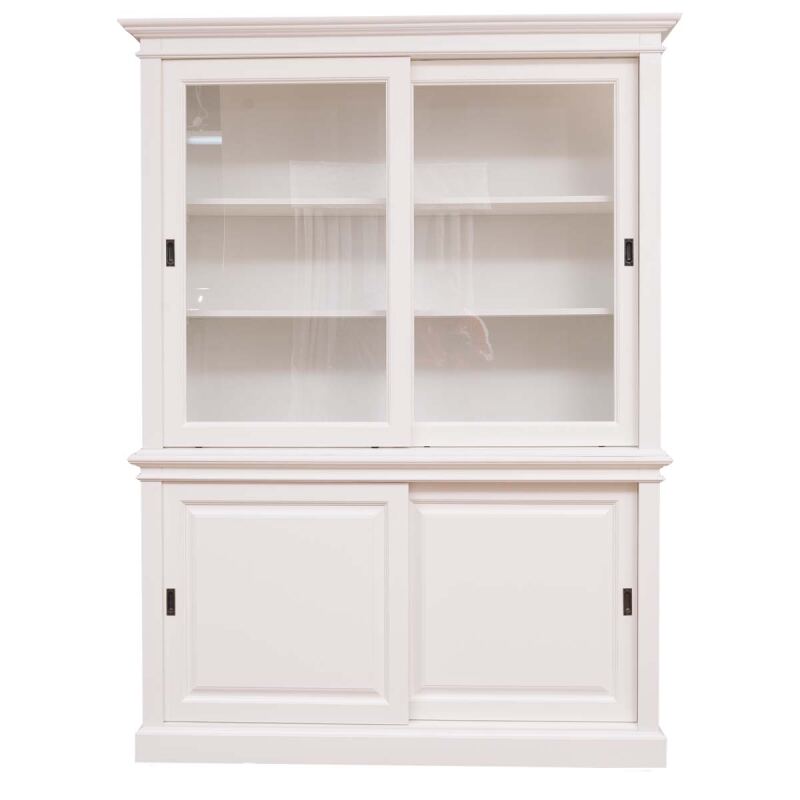 Weißer Schiebetürenschrank im Landhausstil
