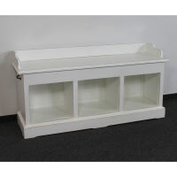 Weiße Sitzbank mit Körben Landhaus Shabby