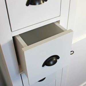 Schrank im Landhausstil weiß mit Schubladen