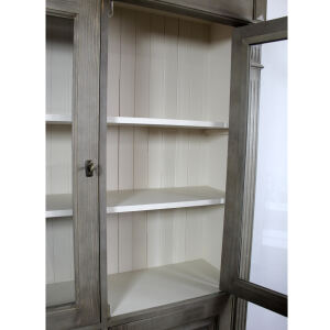 Landhausbuffet mit Glastüren und Schubladen
