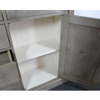 Landhausbuffet mit Glastüren und Schubladen