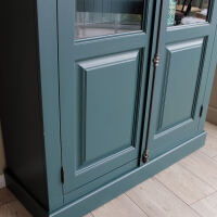 Büchervitrine Landhausstil ozeanblau
