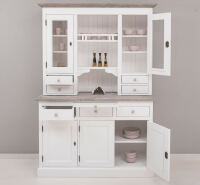 Romantischer weißer Landhaus-Buffetschrank