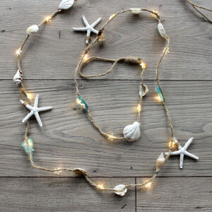 Maritime LED-Lichterkette mit Strandgut