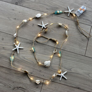 Maritime LED-Lichterkette mit Strandgut