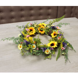 Landhausstil Dekokranz mit Sommerblüten
