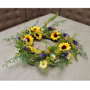 Landhausstil Dekokranz mit Sommerblüten