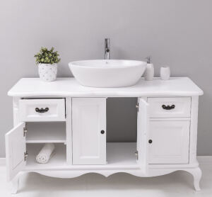 Weißer Waschtisch französischer Landhausstil