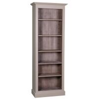 Schmales Bücherregal im Landhausstil lackiert