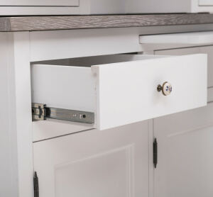 Buffetschrank Vintage weiß mit Eiche Kranz