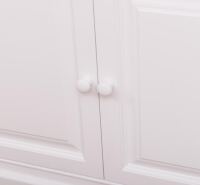 Weißes Bücherregal mit Unterschrank