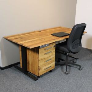 Baumkante-Schreibtisch höhenverstellbar, Wildeiche