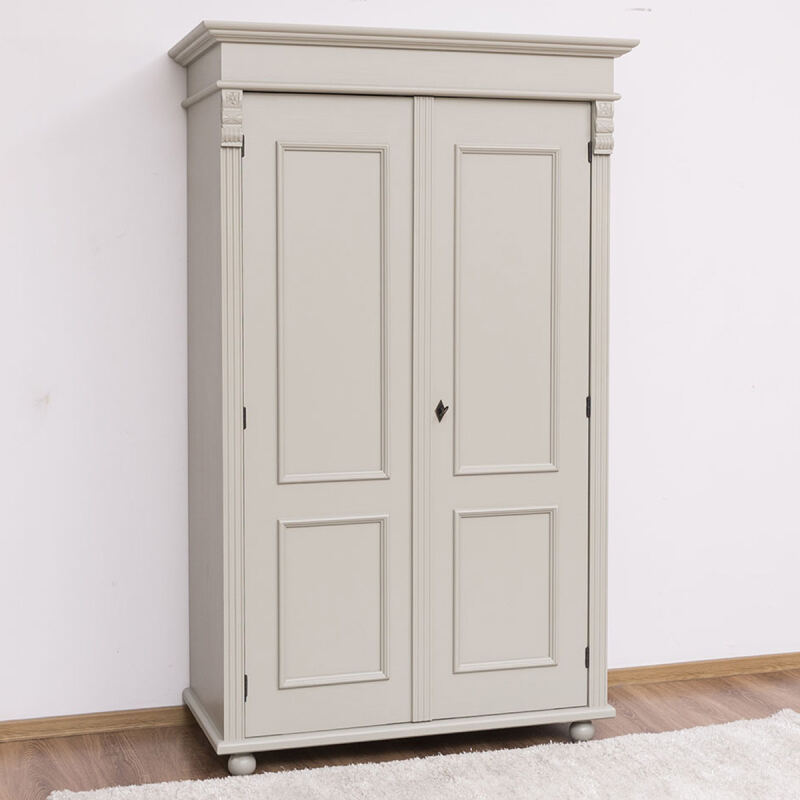 Massiver Kleiderschrank Vintage in steingrau