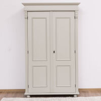Massiver Kleiderschrank Vintage in steingrau