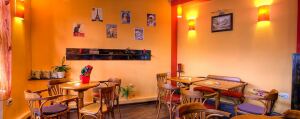 Runder Bistro Tisch mit Sockel 70